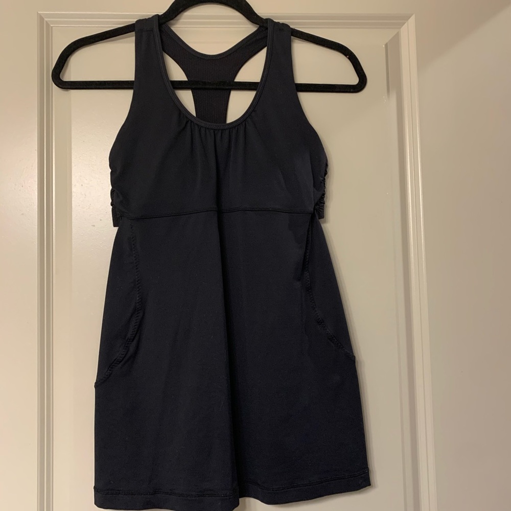 Black Lululemon tank
